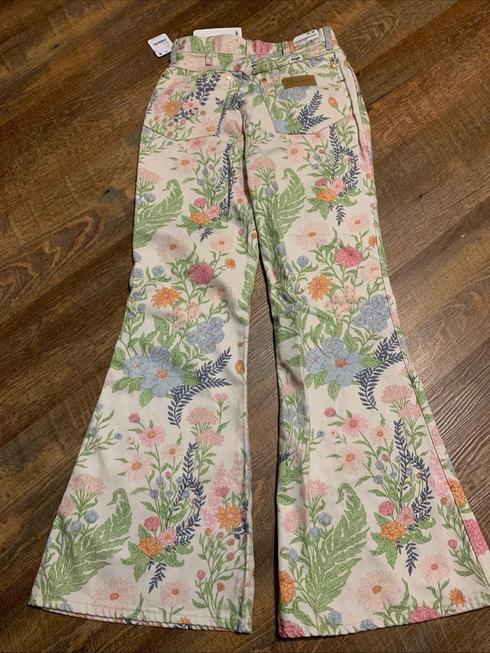 NEW Wrangler Wanderer 622 High-Rise Flare Jeans Wallflower Floral 26x30 Boho - Picture 9 of 11